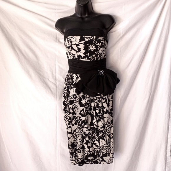 Rickie Freeman for Teri Jon Dresses & Skirts - RICKIE FREEMAN for Teri Jon Silk Strapless Dress